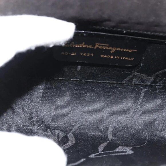 Salvatore Ferragamo Chain Gancini Shoulder Bag Enamel Black Gold Auth 142666 - Picture 11 of 16